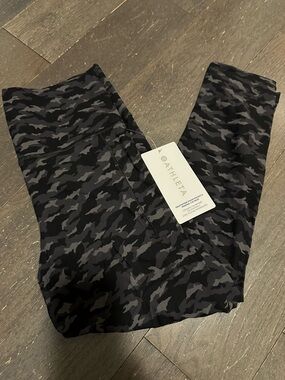Athleta Salutation Stash Pocket II 7/8 Tight Camo Size M NWT